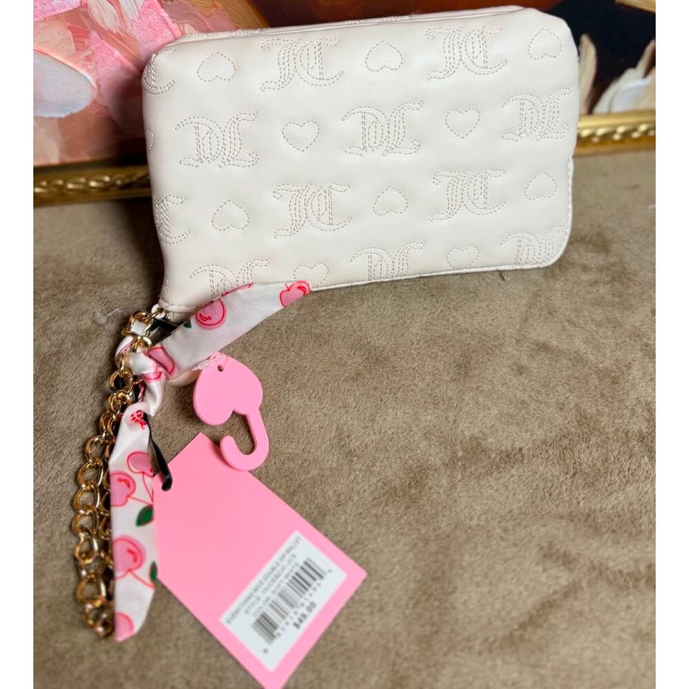 Juicy Couture NWT "Everything Nice" Double Zip Wallet Wristlet–White Cherry Girl - Picture 2 of 5